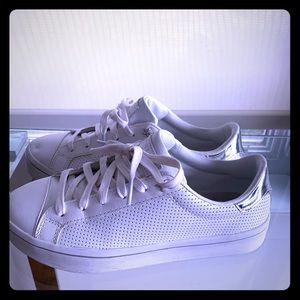 Casual white runners